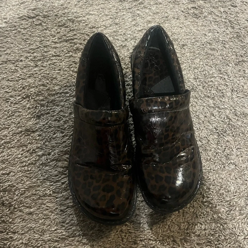 BOC Born Concept Peggy Leopard Print Slip On Clogs Women's 10 - Picture 3 of 7